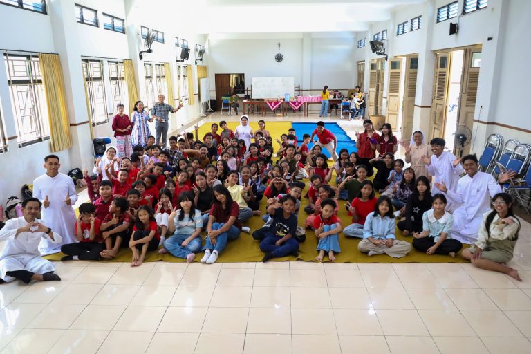 Minggu Panggilan Bersama PIR Banyumanik “TEEN HUB : CALL ME UP!”